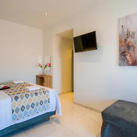 Apartment Linda Platanias *