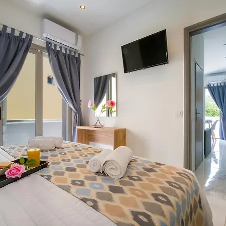 Linda Platanias Apartment *
